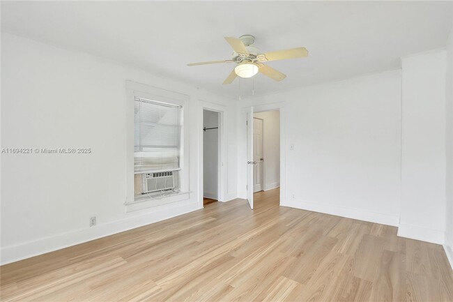 Building Photo - 228 SW 6th Ave