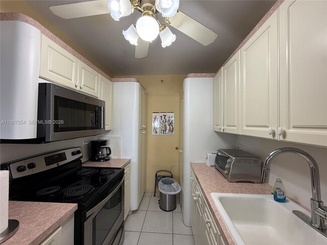 Building Photo - 100 Lincoln Rd