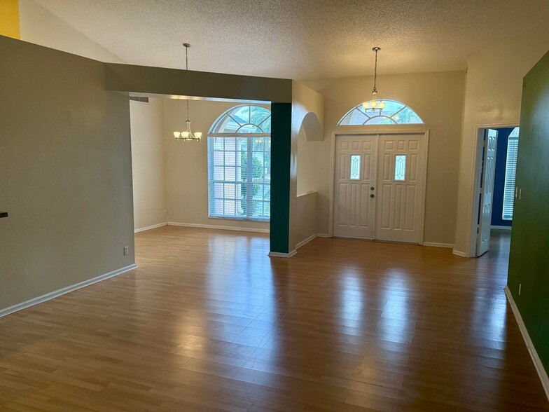 Building Photo - 1069 Sweet Briar Pl