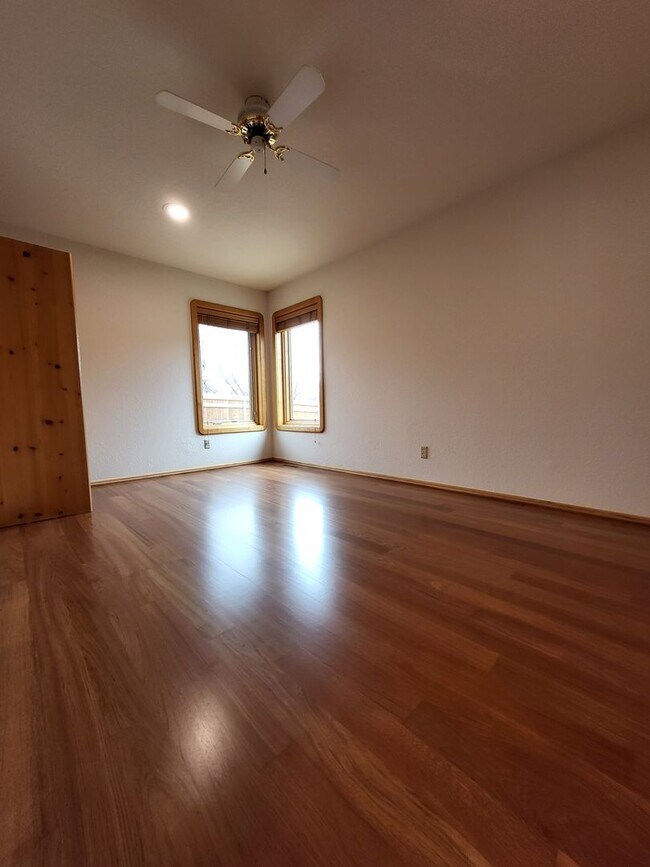 Building Photo - 604 Shadow Grove Ct