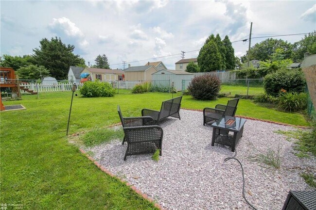 Building Photo - This adorable home is available for rent. This 2 bedroom property has bee renovated