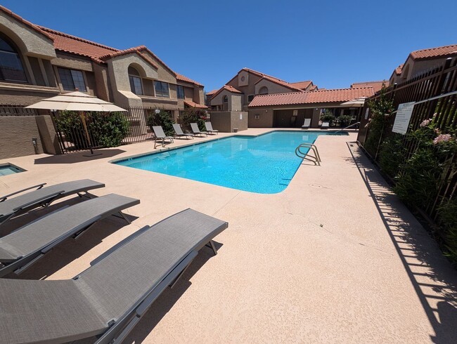 Building Photo - 2 Bedroom Condo Unit in the Papago Park Vi...