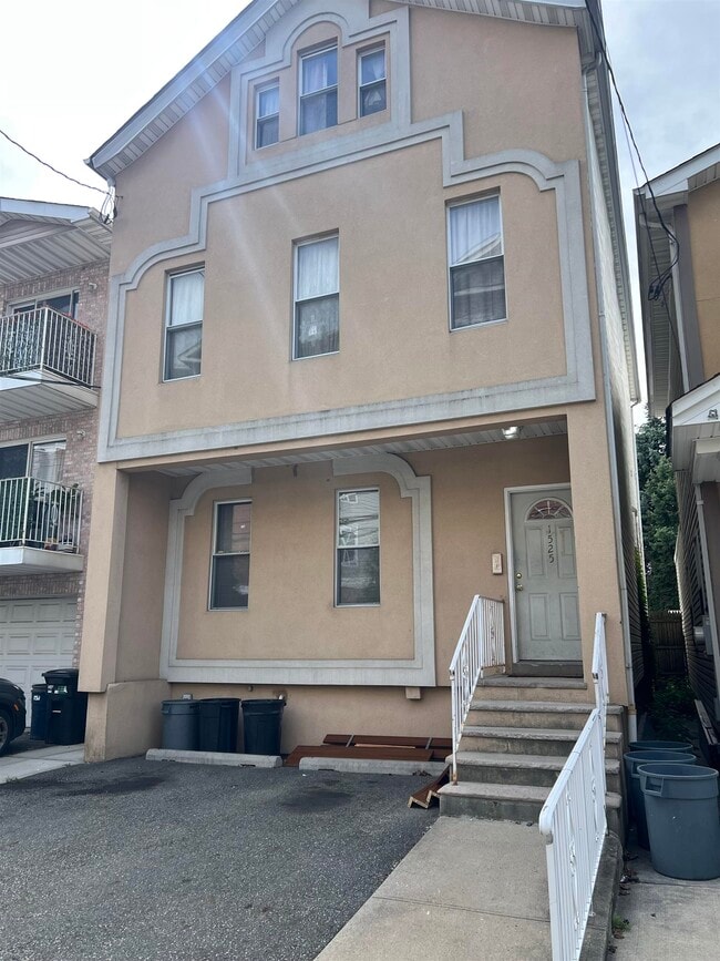Building Photo - 1525 48th St