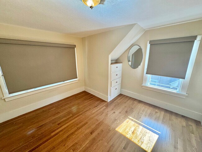 Building Photo - Charming 2-Bedroom Home with Modern Upgrades in Downtown Long Beach