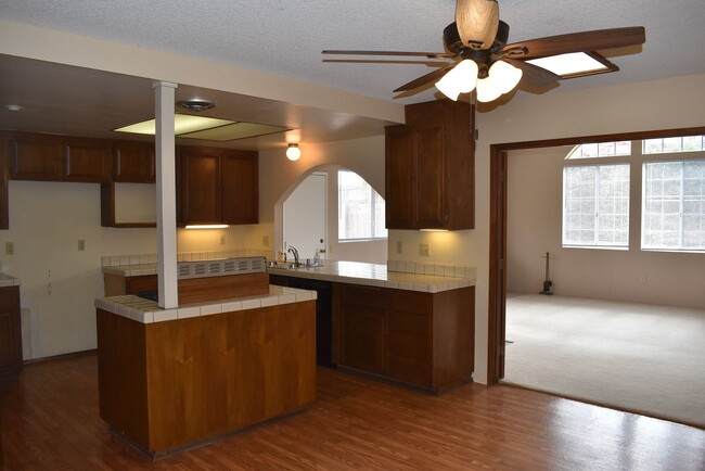 Building Photo - Single Story 3 Bed 2 Bath Home in Poway- S...