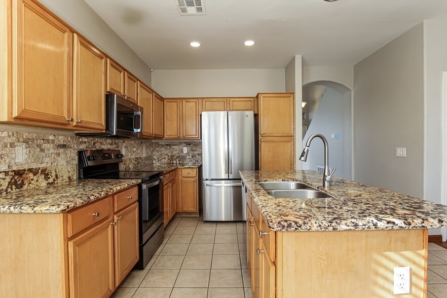 Building Photo - 1925 N 110th Ave