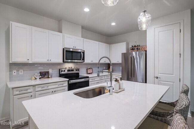 Building Photo - 171 Tropics Ave