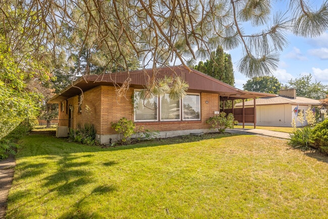 Building Photo - 3011 W Dalke Ave