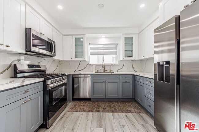 Building Photo - 722 Lincoln Blvd