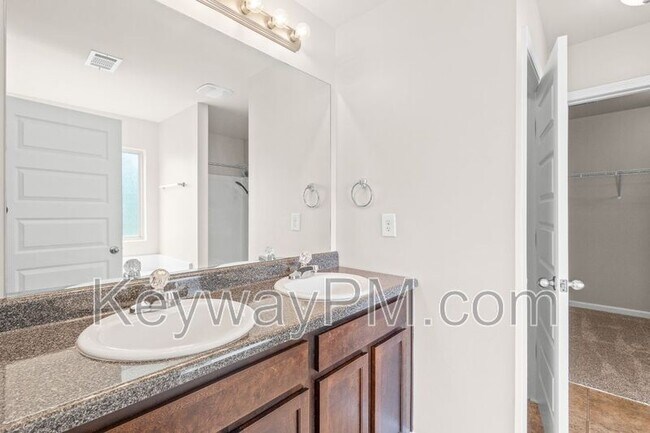 Building Photo - 3013 Spring Creek Dr