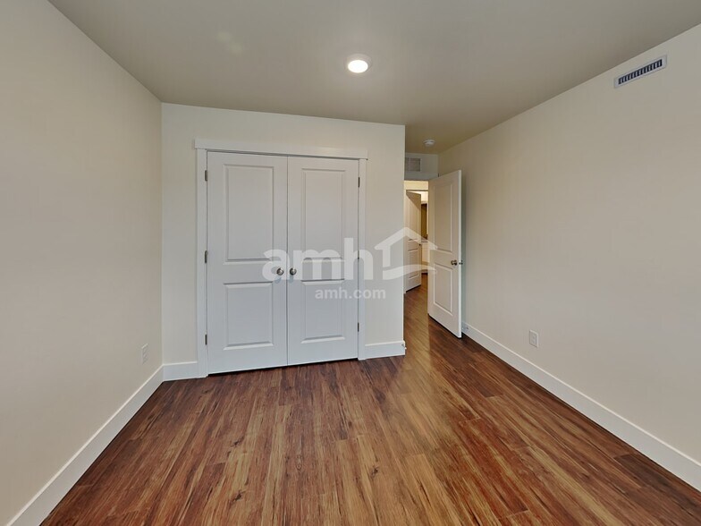 Building Photo - 1052 S Woodsome Ave