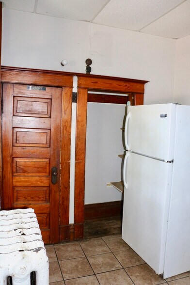 Kitchen - 121 Grove St