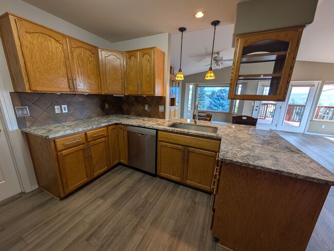 Building Photo - Gorgeous 3 Bedroom 2 Bath Condo - Deck with a View!