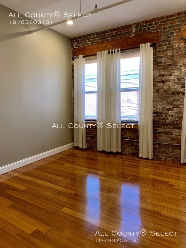 Building Photo - 27 Fayette St