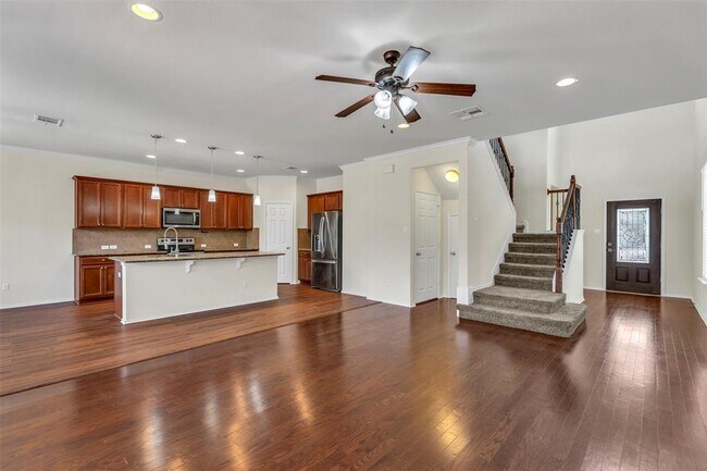 Building Photo - 16100 Hawthorne Heights Trail