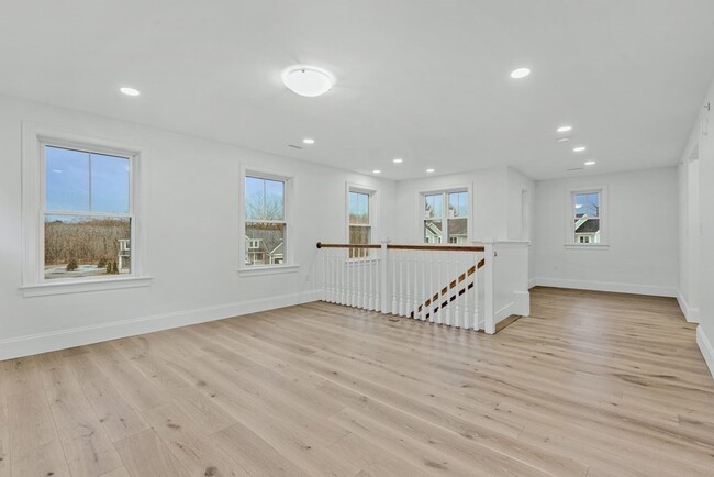 Building Photo - 19 Lily Pond Ln