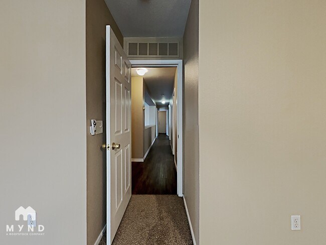 Building Photo - 8128 W Mission Ln