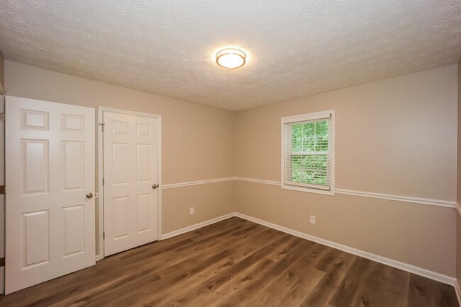 Building Photo - 233 Northbridge Dr