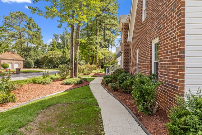 Building Photo - 951 Forest Lakes Cir