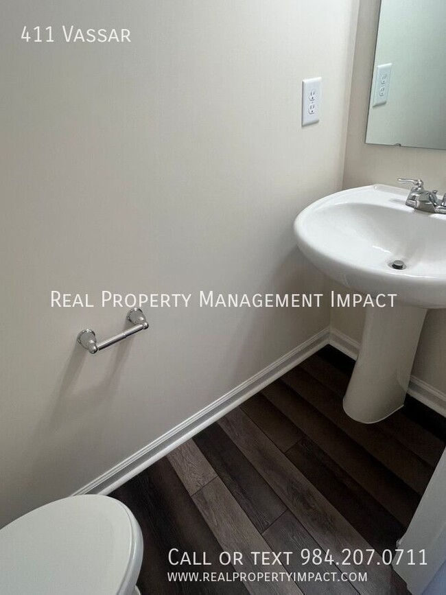 Building Photo - 411 Vassar-