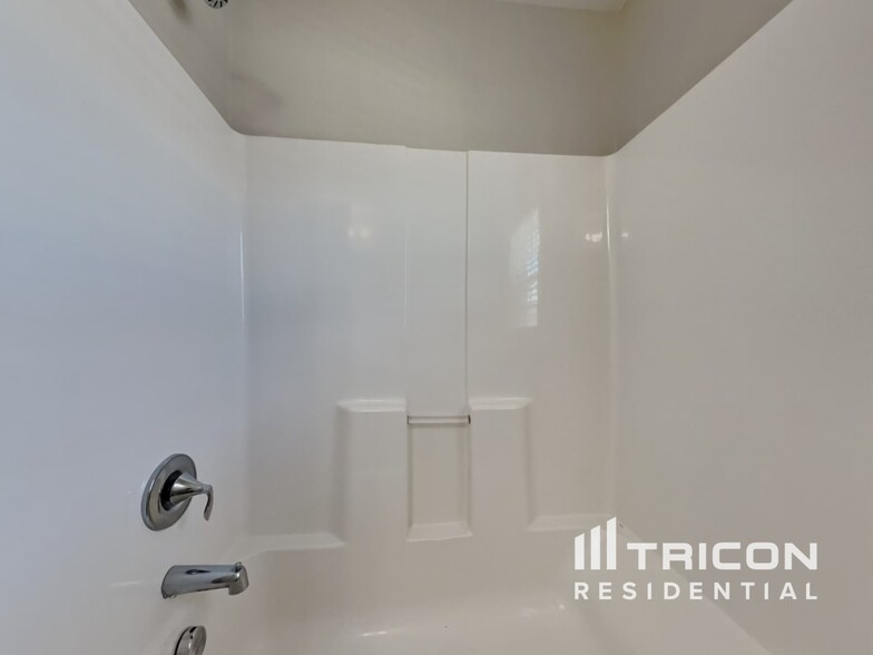 Building Photo - 837 Skinner Dr