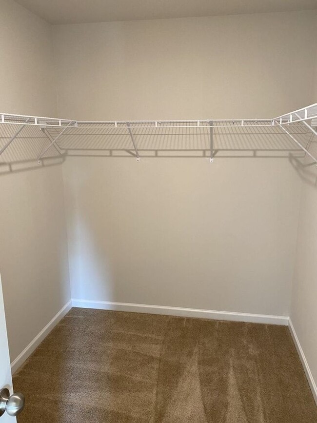 Building Photo - Spacious 2 Story, 3 Bed, 3 Bath Townhome n...