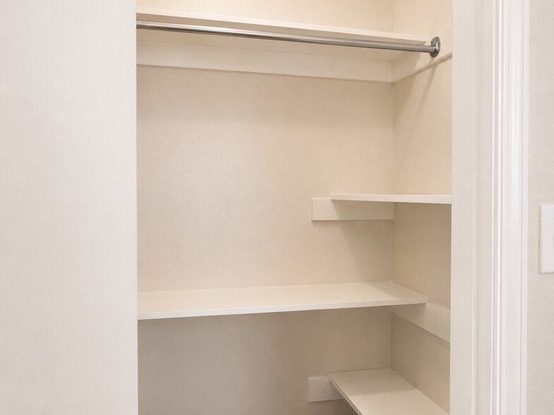 Building Photo - 126 Hollyhill Ln
