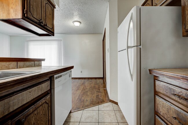 Building Photo - 1315 Glen Oaks Ct