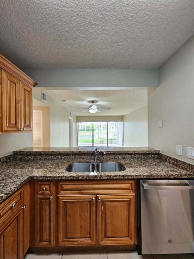 Building Photo - 1523 Lake Crystal Dr