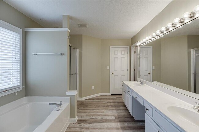 Building Photo - 305 Leatherman Ct