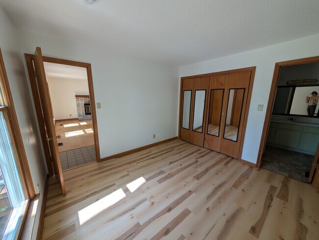 Building Photo - 2301 Wade Hampton Rd