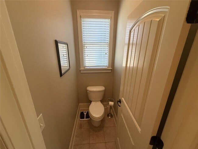 Building Photo - 1125 Walters Cir