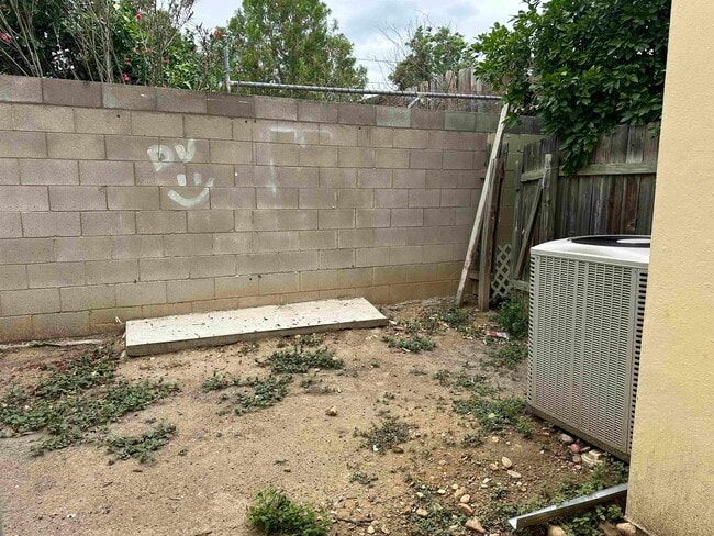 Building Photo - 1000 Ranchway Dr