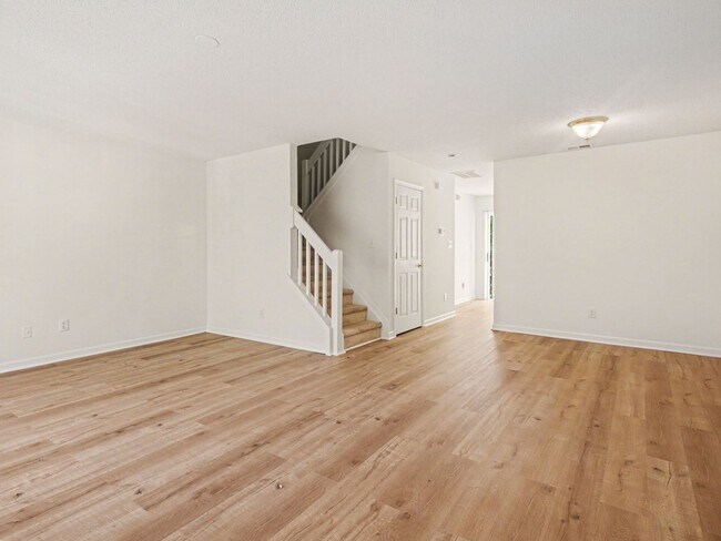 Building Photo - 2 Bed/2Bath Townhouse for RENT!