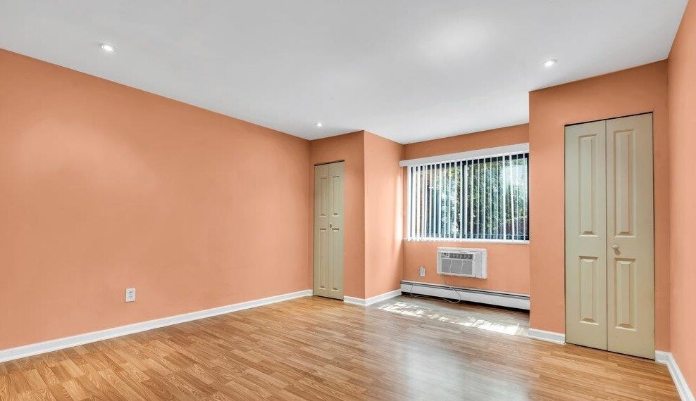 Building Photo - 325 Cricket Ln