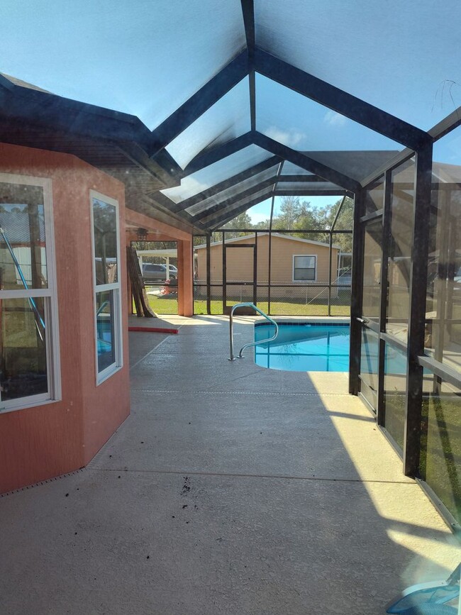 Building Photo - DUNNELLON POOL HOME