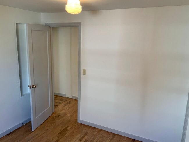 Building Photo - 3 Bedroom House in Whiteaker