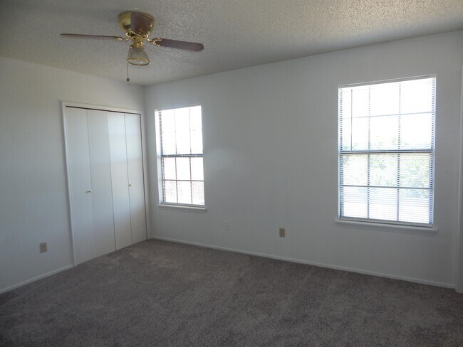 Building Photo - 1613 Bobby Lee Dr