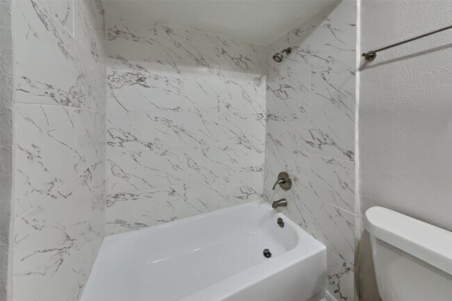 Building Photo - 16935 Kilwinning Dr