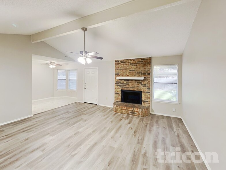 Building Photo - 5929 Birchill Road Watauga TX