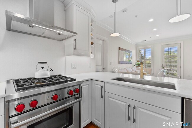 Building Photo - 85 Memorial Rd