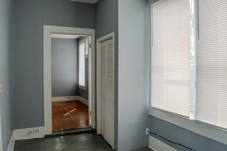 Building Photo - 621 Merrick St