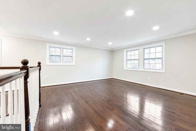Building Photo - 3825 Larchwood Rd
