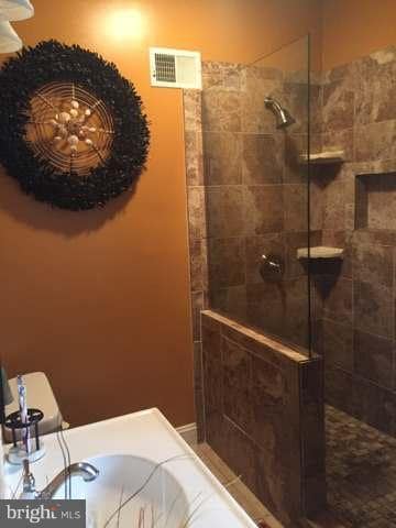 Building Photo - 820 K St NE