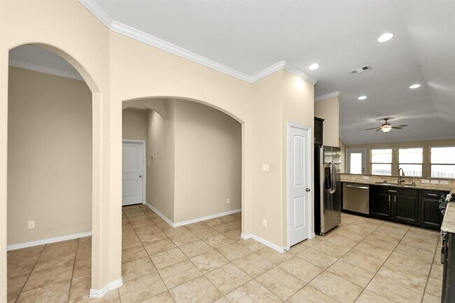 Building Photo - 2439 Dark Elm Dr