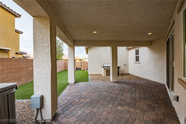 Building Photo - 3012 Camino Largo Ave