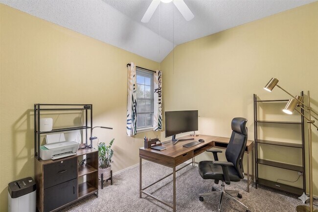 Building Photo - 2205 Kittyhawk Dr