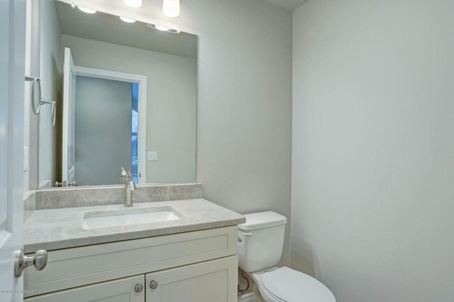 Building Photo - Live in luxury and style in this new, modern 4 bedroom home with upgraded everything, mountain vi...