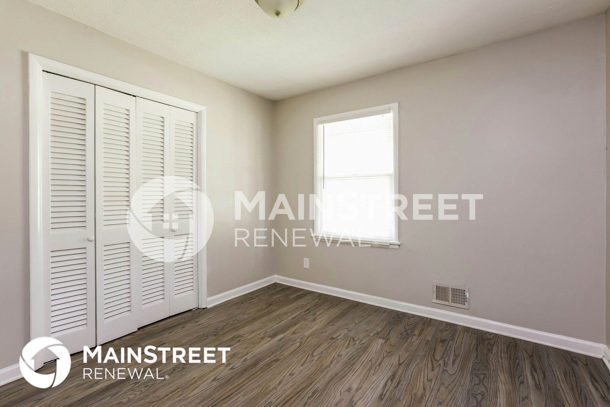 Building Photo - 454 Roxbury Dr