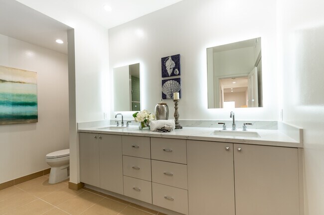 Building Photo - 828 S Bedford St